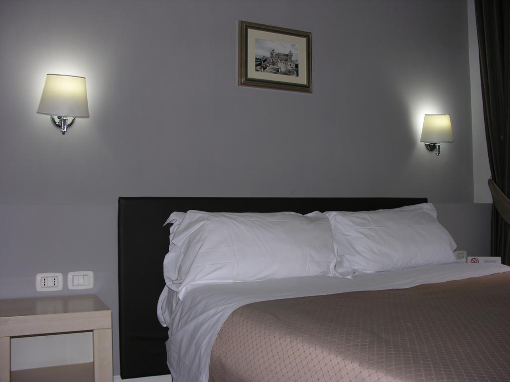 Roma Rooms Colosseum Extérieur photo