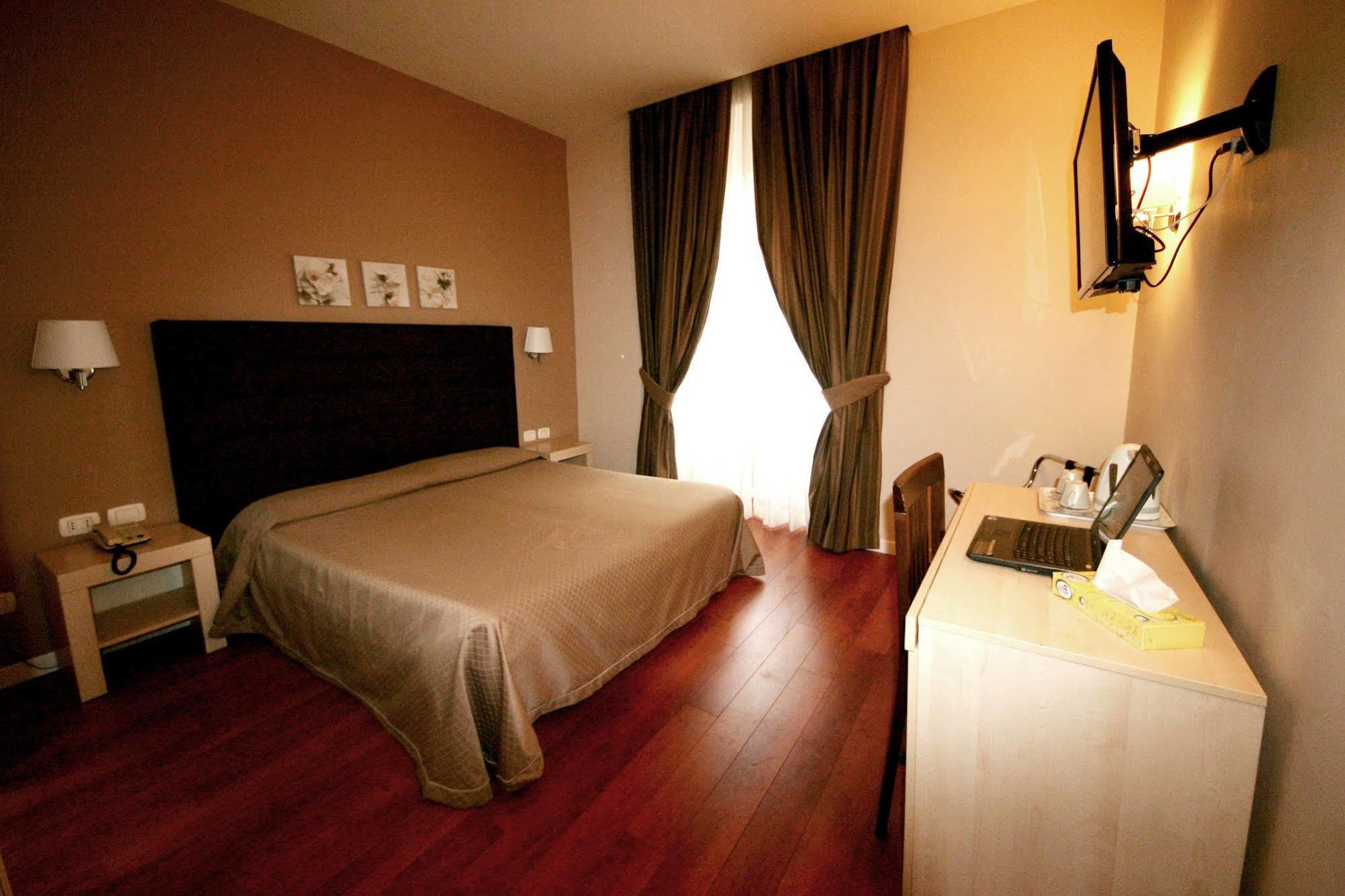 Roma Rooms Colosseum Extérieur photo