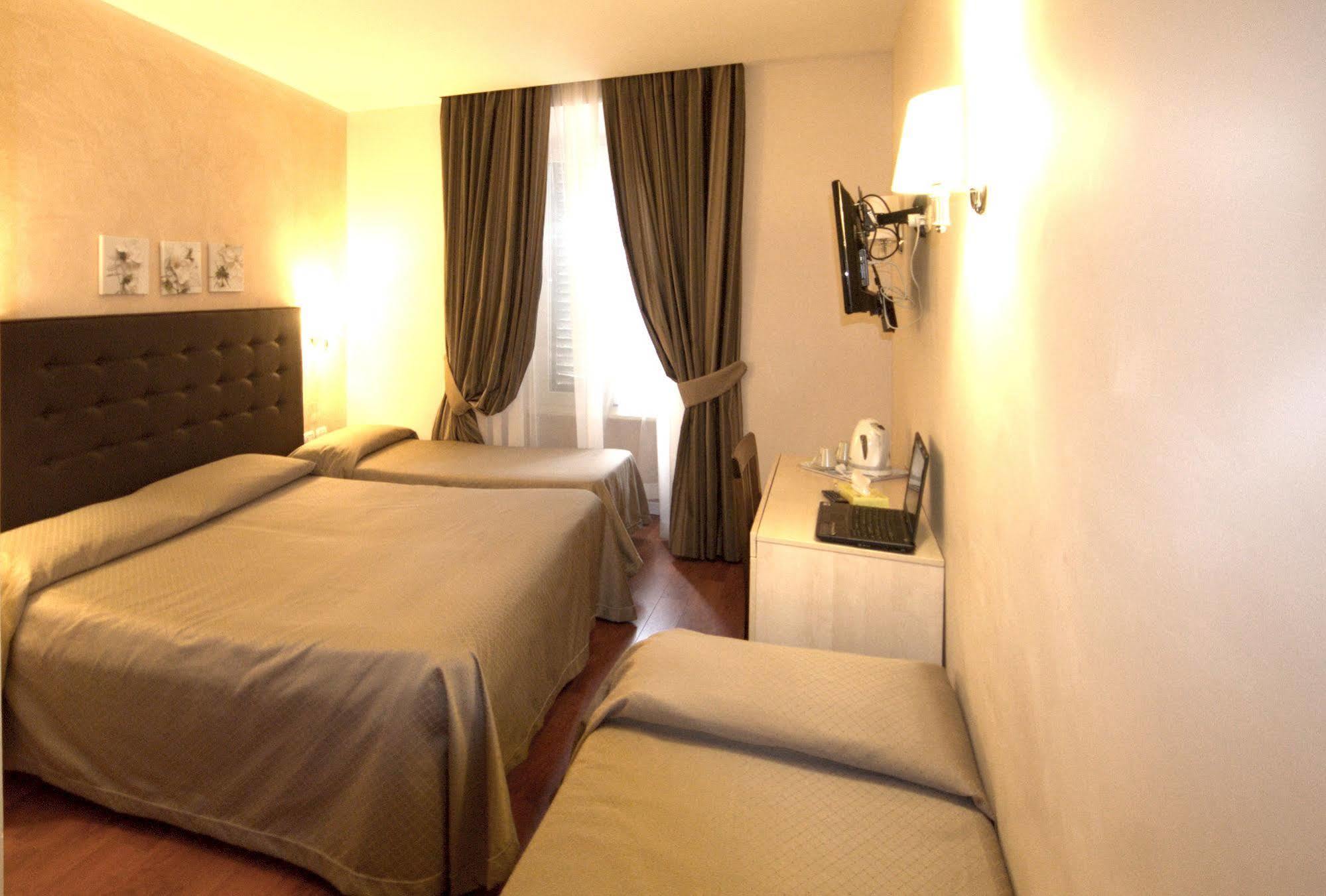 Roma Rooms Colosseum Extérieur photo