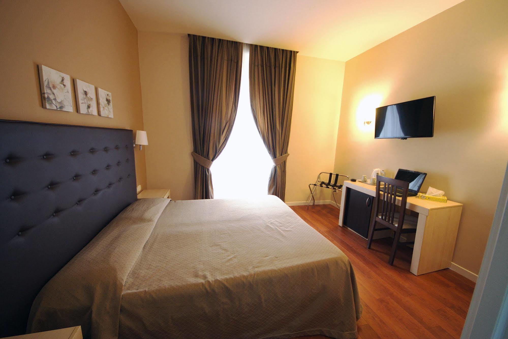 Roma Rooms Colosseum Extérieur photo