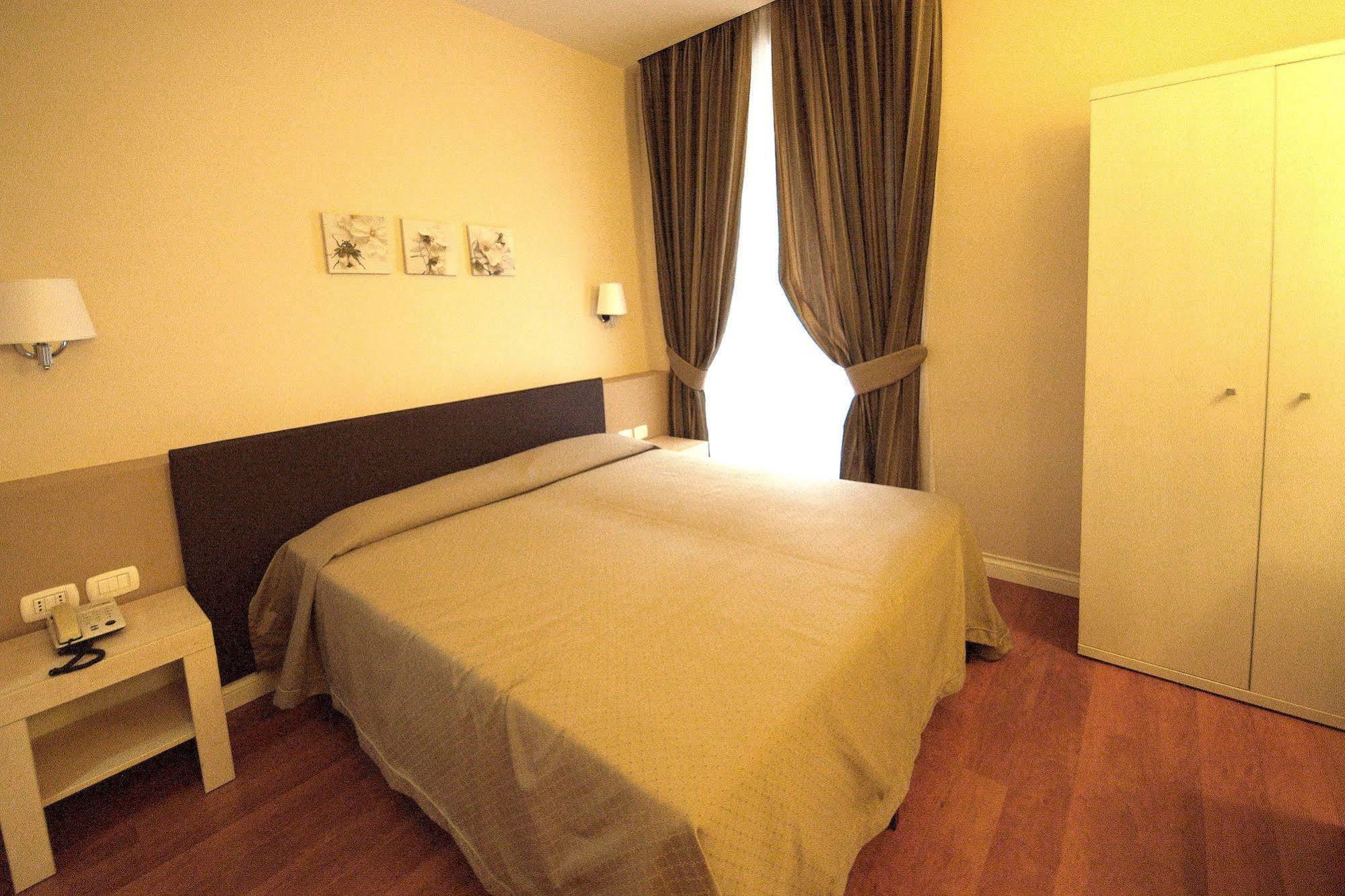 Roma Rooms Colosseum Extérieur photo