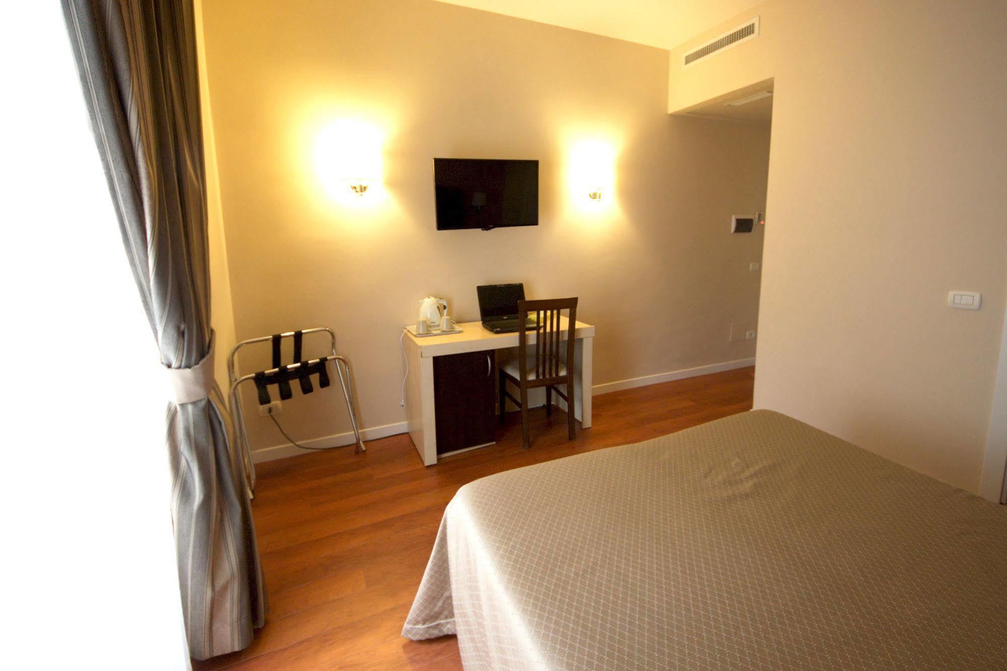 Roma Rooms Colosseum Extérieur photo