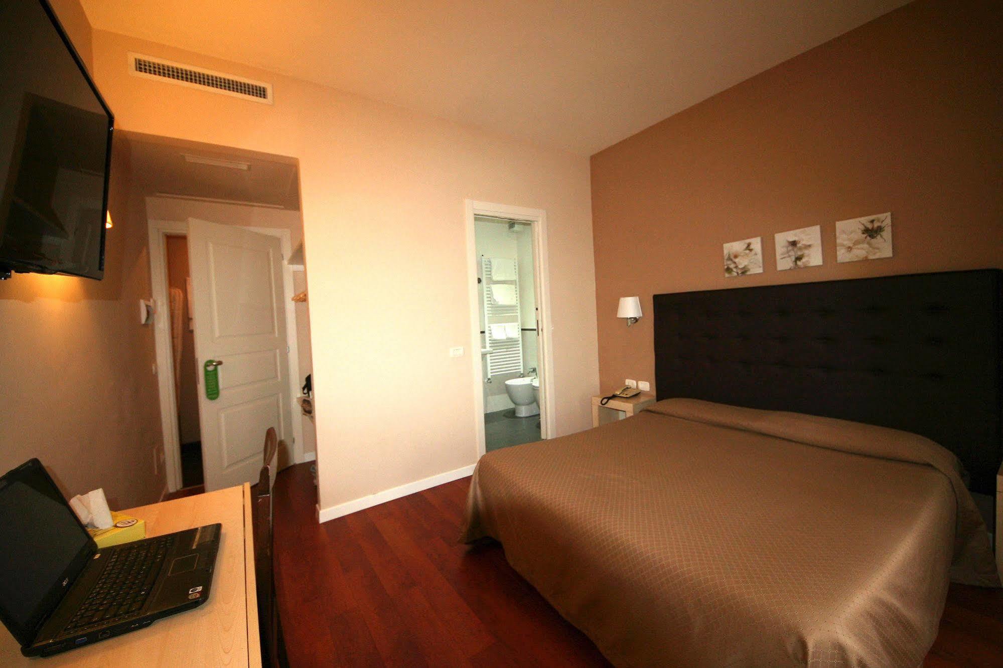 Roma Rooms Colosseum Extérieur photo