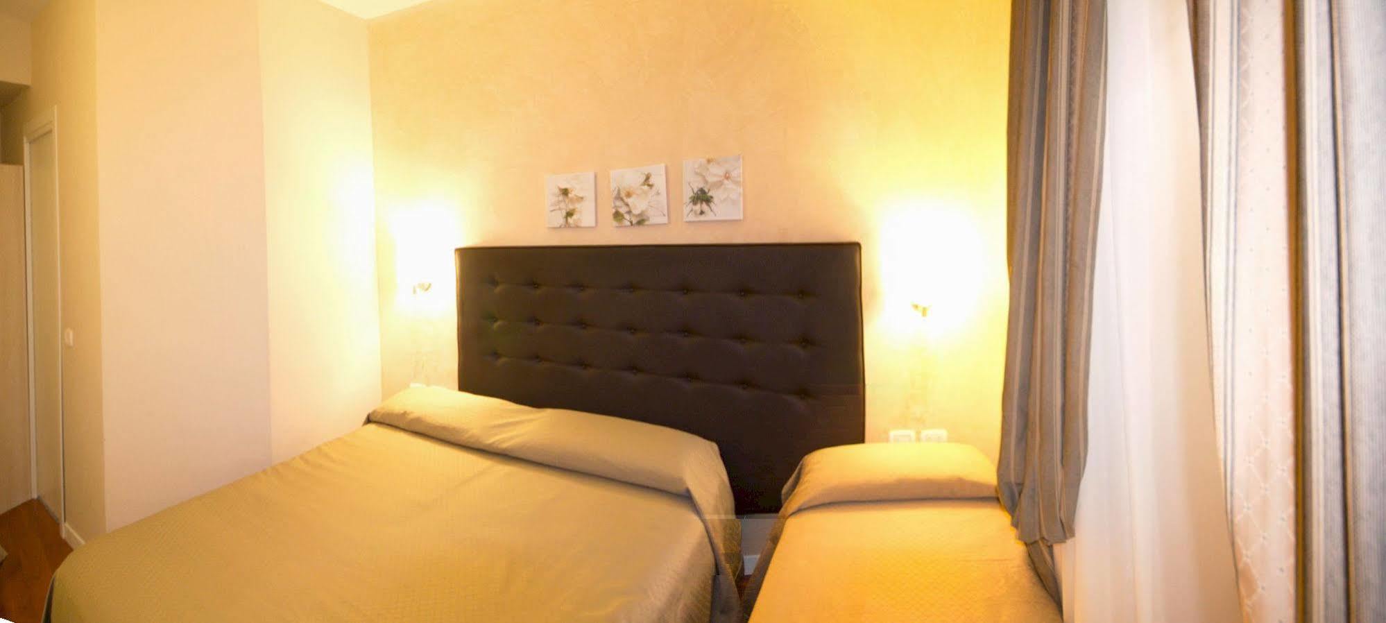 Roma Rooms Colosseum Extérieur photo